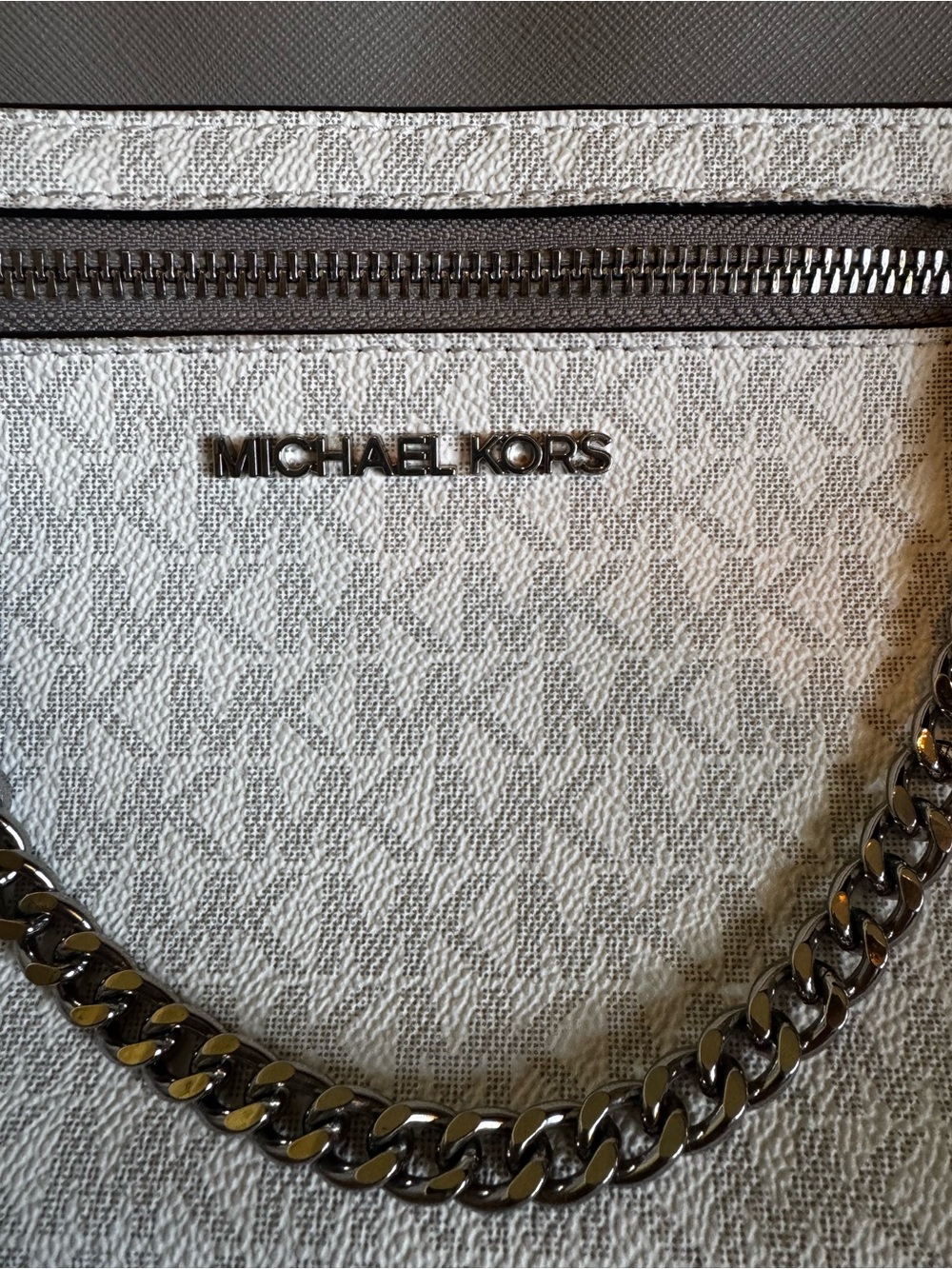Michael Kors White and Silver MK Logo Chain Crossbody - Picture 2 of 4